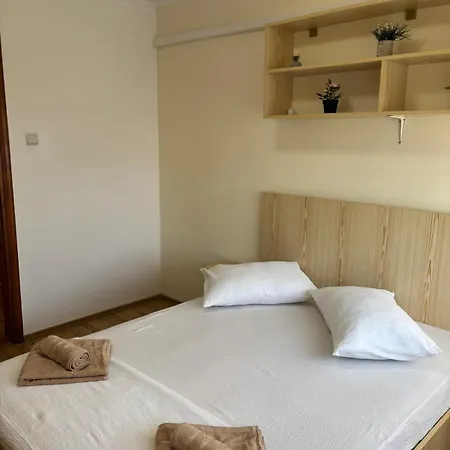 Apartment Ap 3 Decomandate In Apropiere De Plaja Perla, Constanta