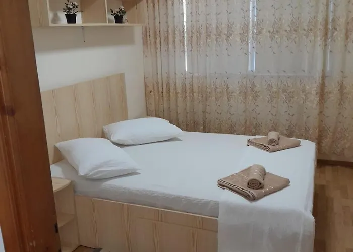 Appartement Ap 3 Decomandate In Apropiere De Plaja Perla, Constanta *